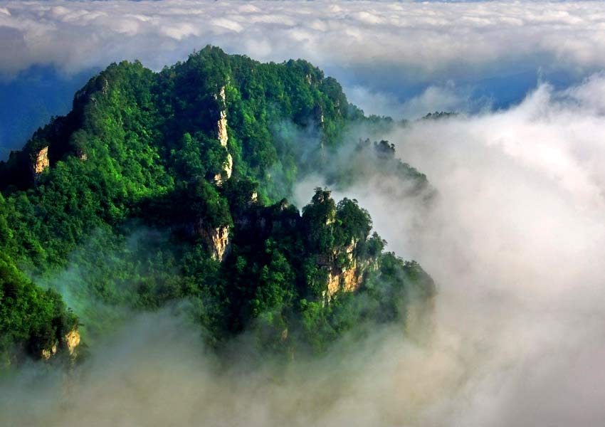 Zalesněné kopce Zhangjiajie jsou mystické a vlídné zároveň
